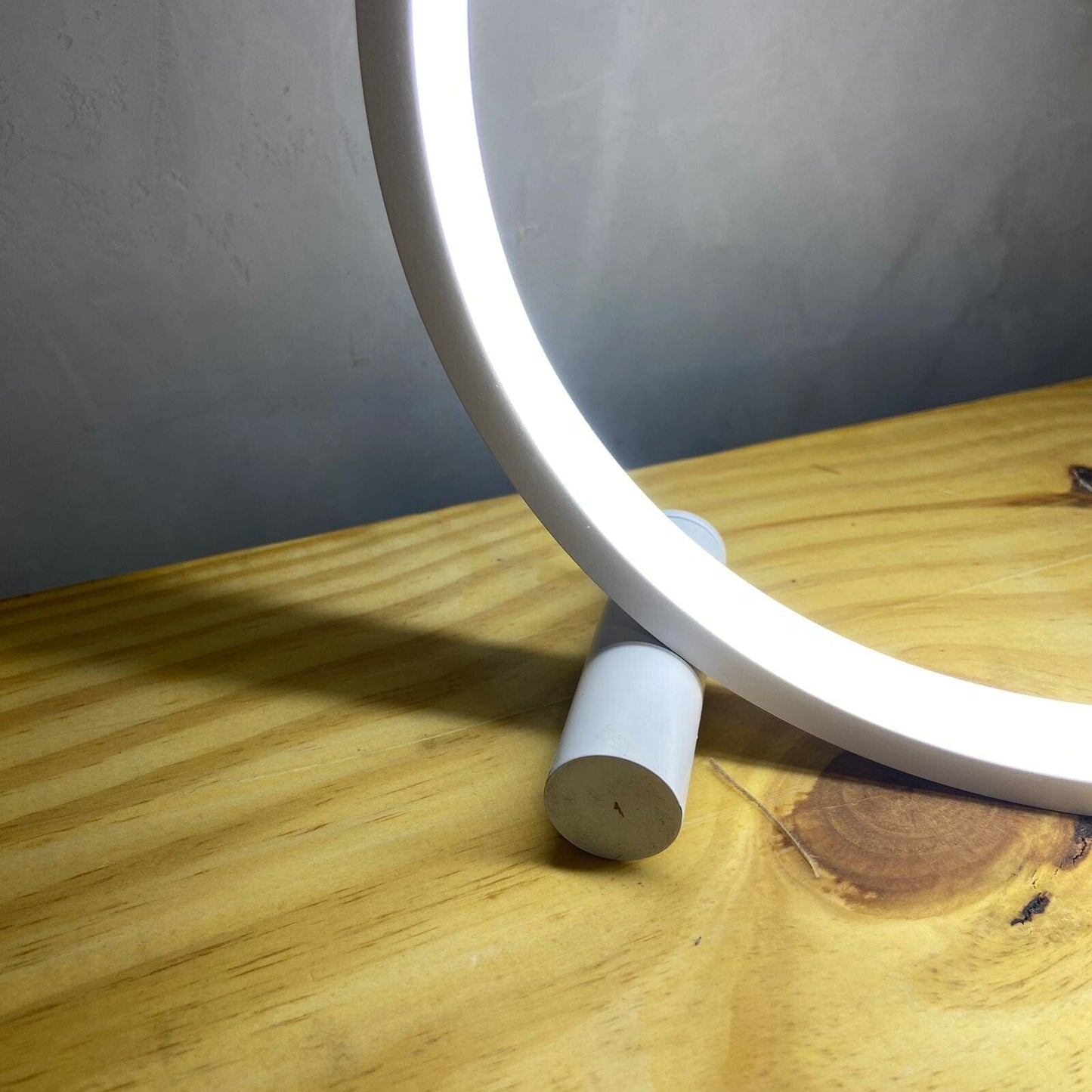 Luminária Minimalista de Mesa Circular Touch LED (25cm) Abajur - 0018 Conceito 